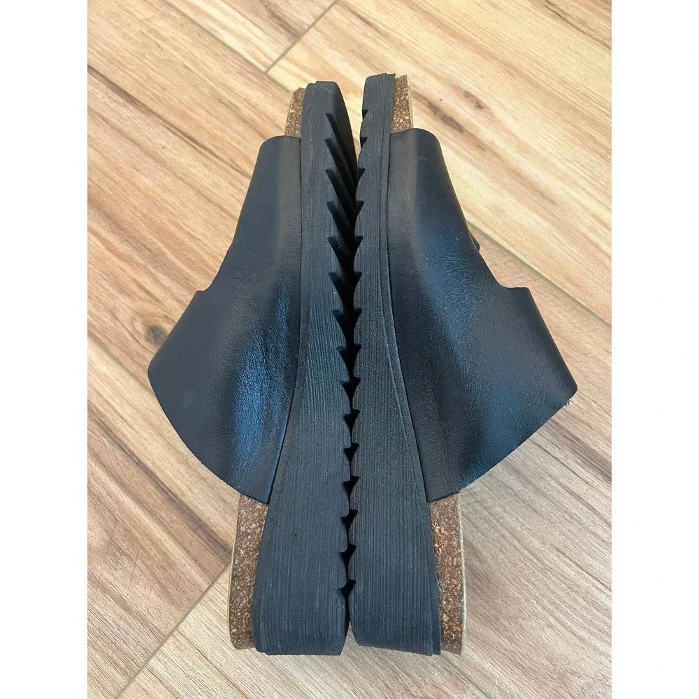 DNA Footwear Black‎ Leather Platform Buckle Slide Sandals Gold Buckles Size 38